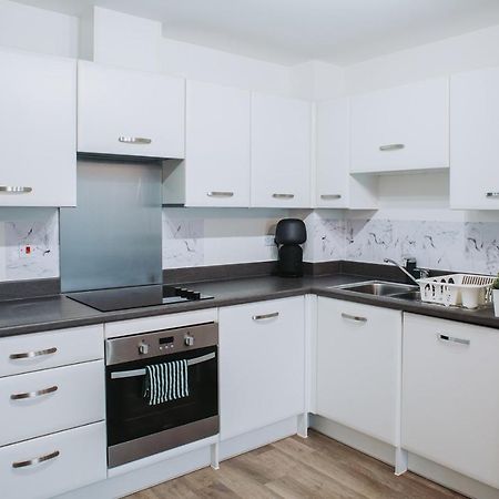 Апартаменты Deluxe 2 Bed Flat In Patchway Near Aztec West And Cribbs Causeway Бристоль Экстерьер фото