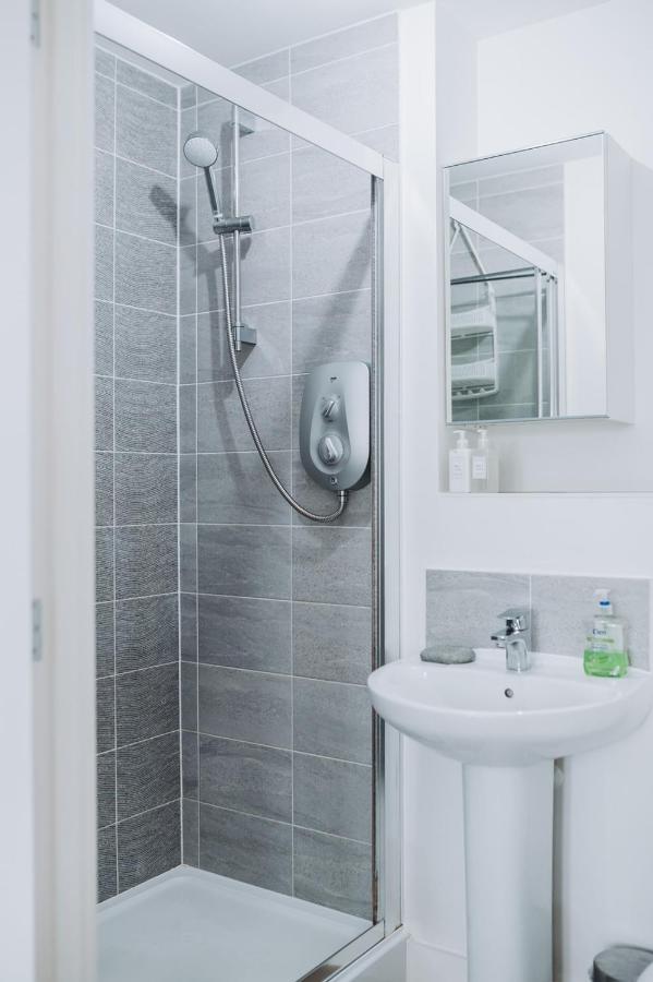 Апартаменты Deluxe 2 Bed Flat In Patchway Near Aztec West And Cribbs Causeway Бристоль Экстерьер фото