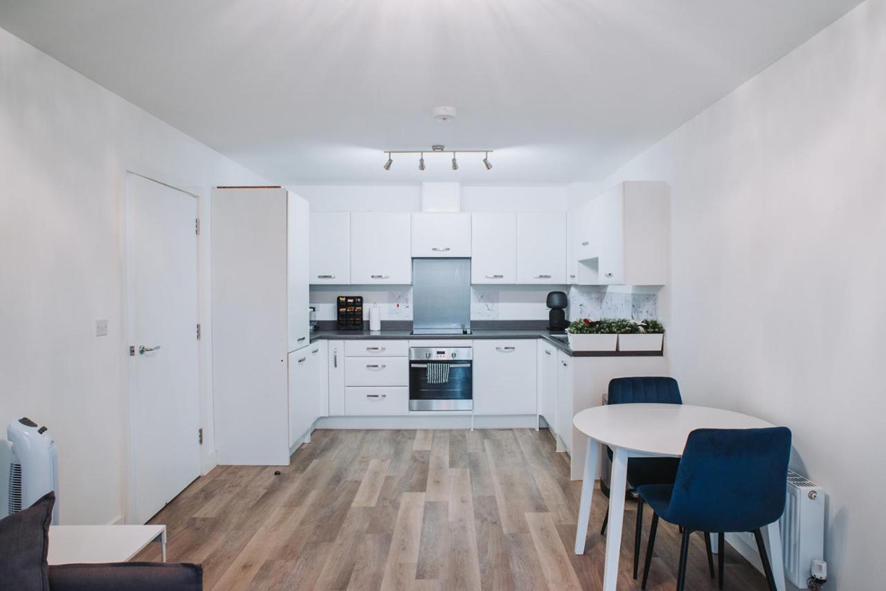 Апартаменты Deluxe 2 Bed Flat In Patchway Near Aztec West And Cribbs Causeway Бристоль Экстерьер фото