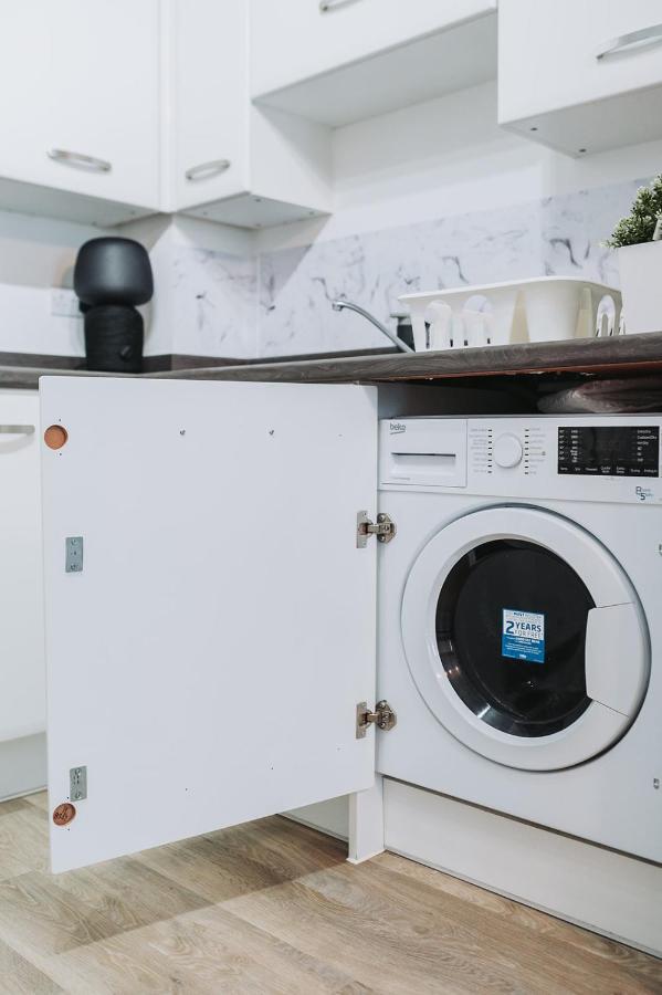 Апартаменты Deluxe 2 Bed Flat In Patchway Near Aztec West And Cribbs Causeway Бристоль Экстерьер фото